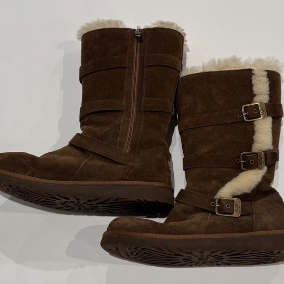 UGG Brown boots with buckle detail and side zipper size 5 (Girls) - Picture 1 of 6